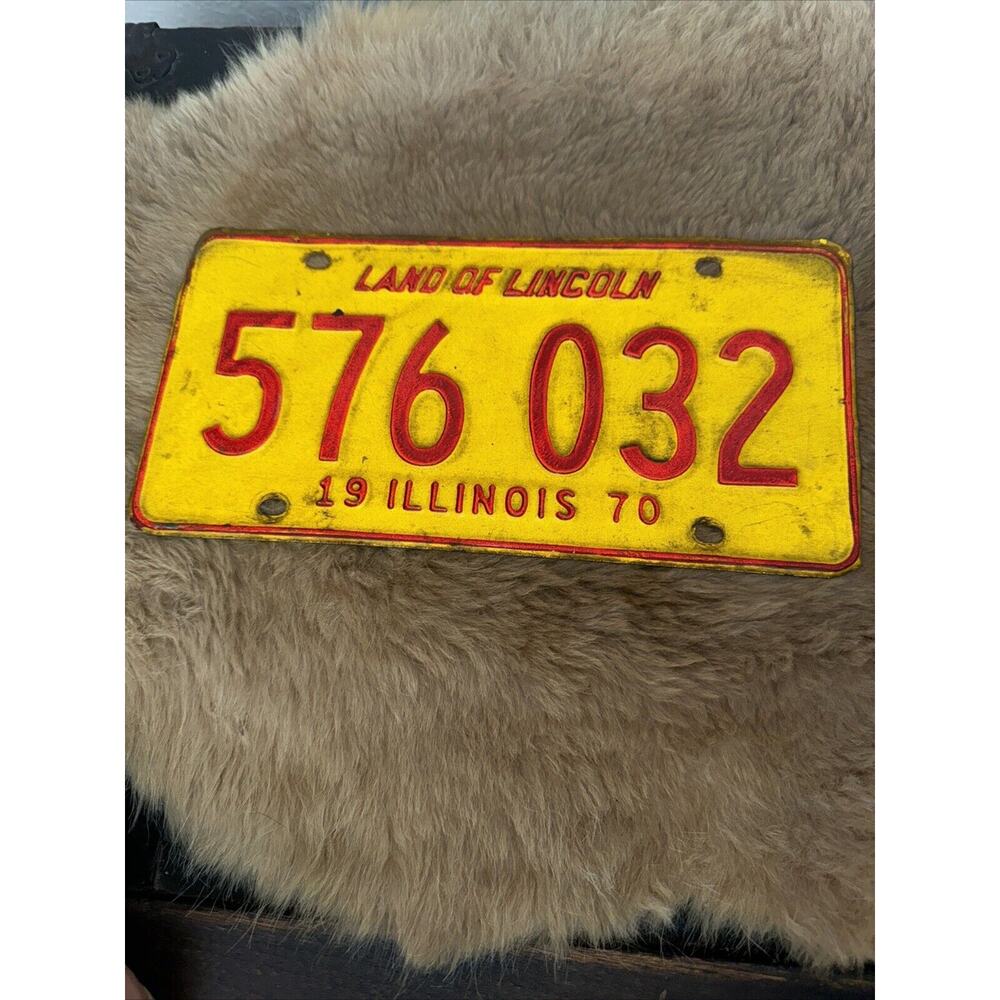 1970 Illinois IL License Plate 576032